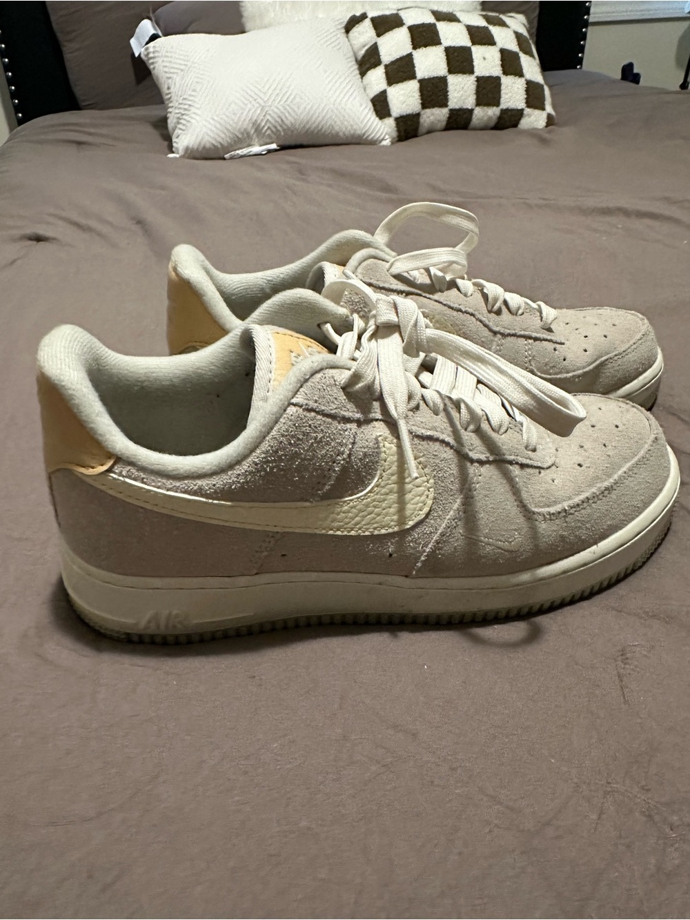 Nike Low-Top Suede Sneakers in Beige and Cream